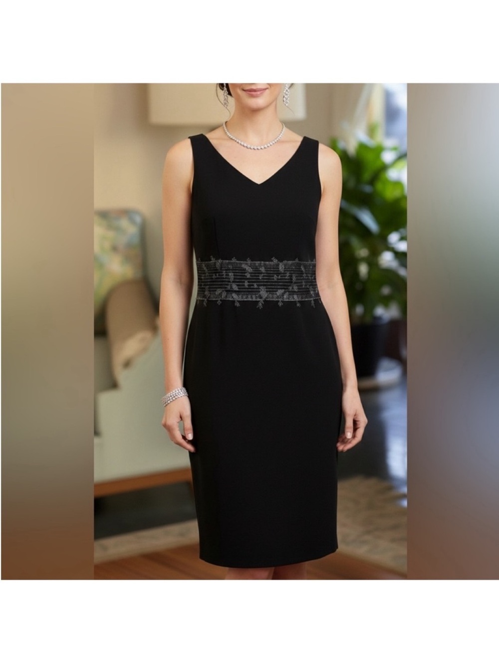 VTG Casual Corner Black V-Neck Sheath Dress with Appliqué Waist